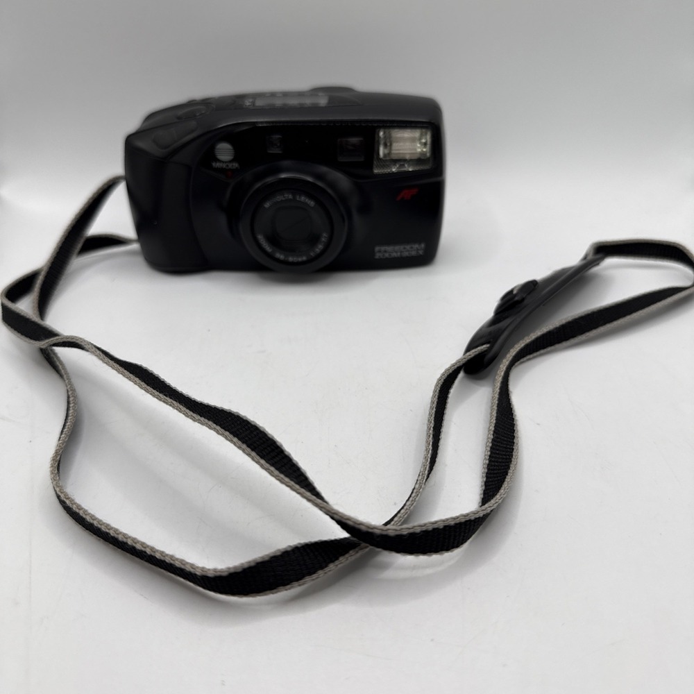Minolta 90EX 35mm Point & Shoot Film Camera Powers Up/Flash‎ Doesn't Work As Is